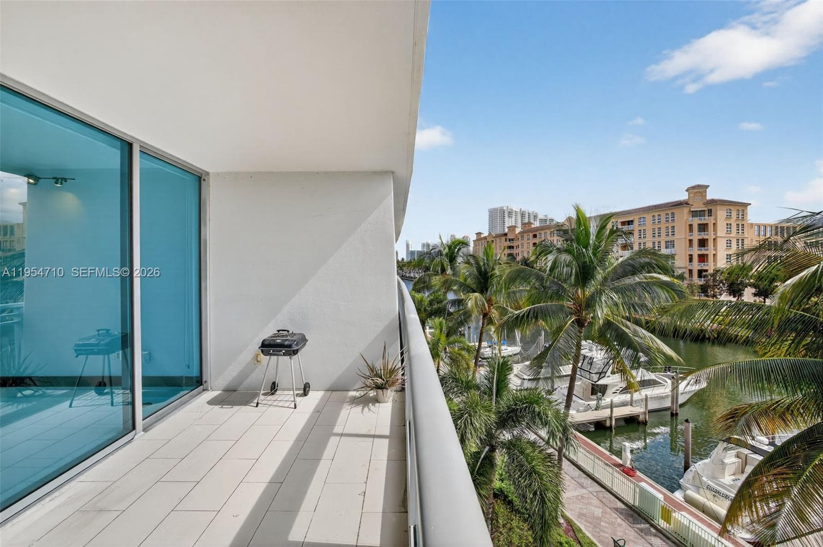 2950 NE 188th St # 302, Aventura FL 33180 — 34