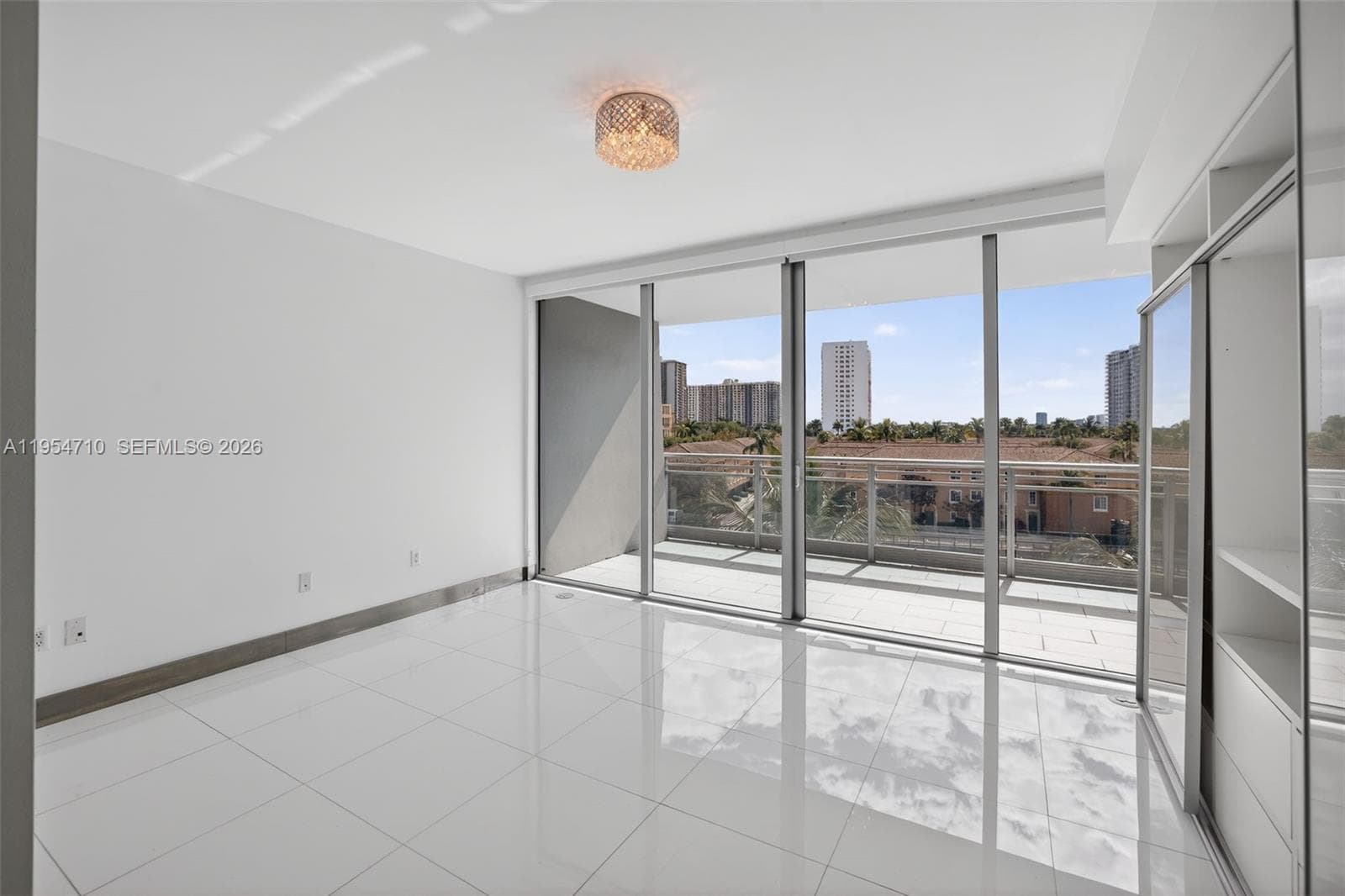 2950 NE 188th St # 302, Aventura FL 33180 — 38