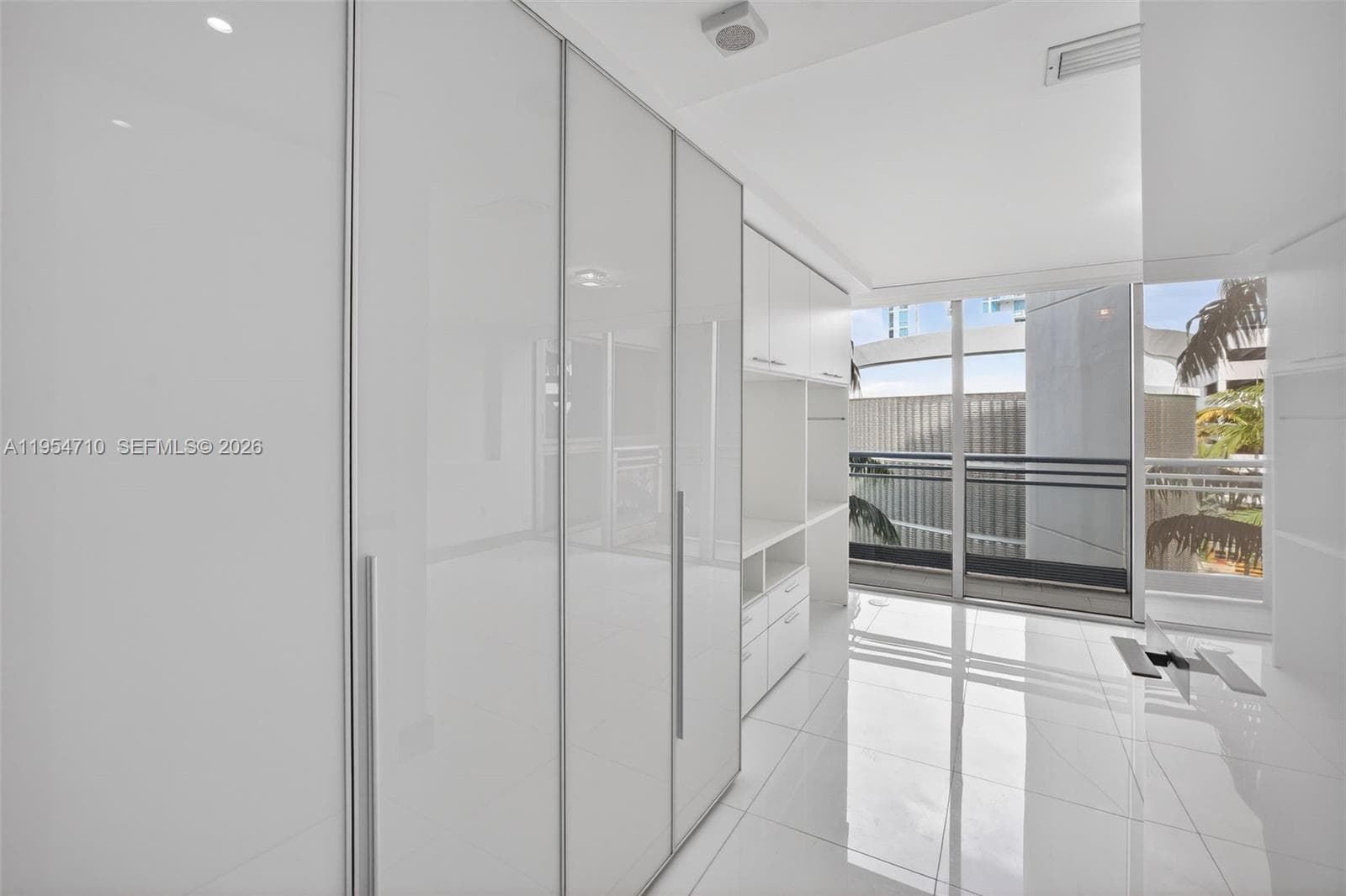 2950 NE 188th St # 302, Aventura FL 33180 — 49
