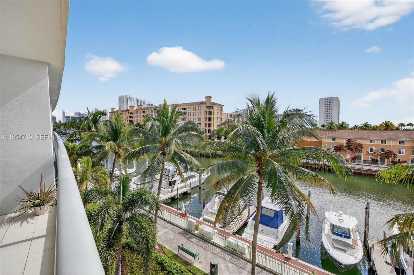 2950 NE 188th St # 302, Aventura FL 33180 — 33