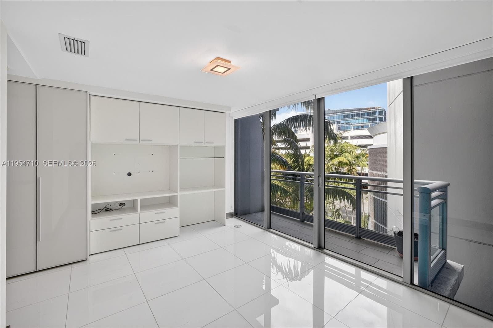 2950 NE 188th St # 302, Aventura FL 33180 — 51