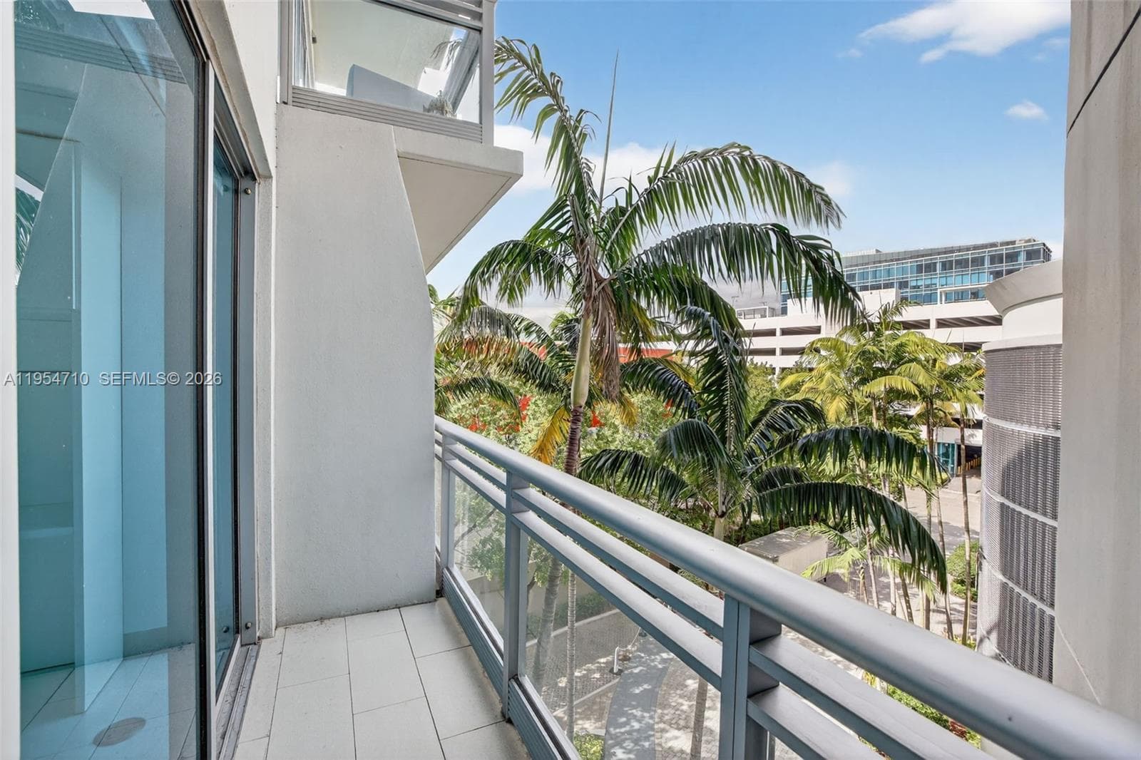2950 NE 188th St # 302, Aventura FL 33180 — 54