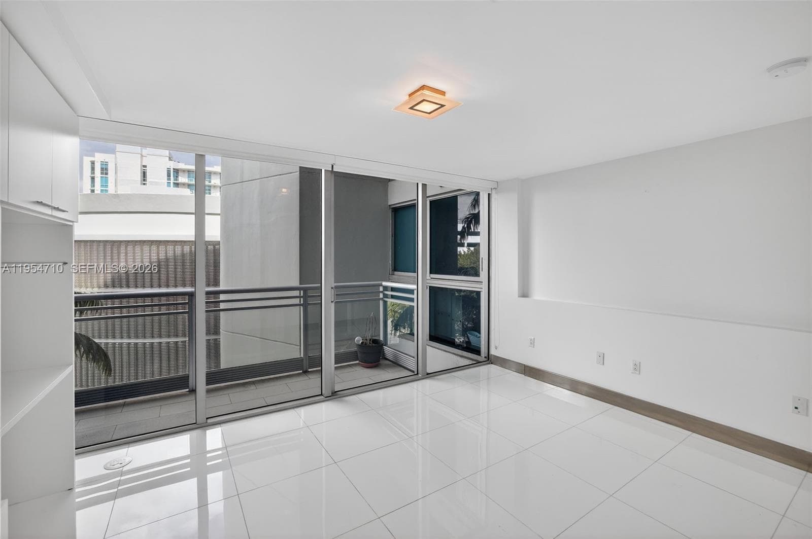 2950 NE 188th St # 302, Aventura FL 33180 — 50