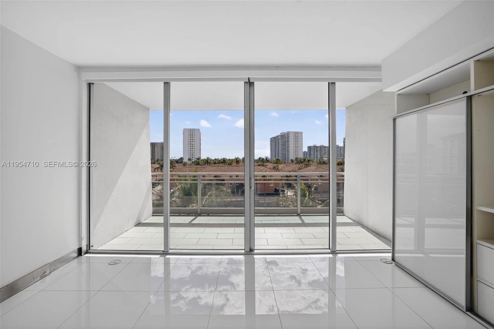 2950 NE 188th St # 302, Aventura FL 33180 — 37