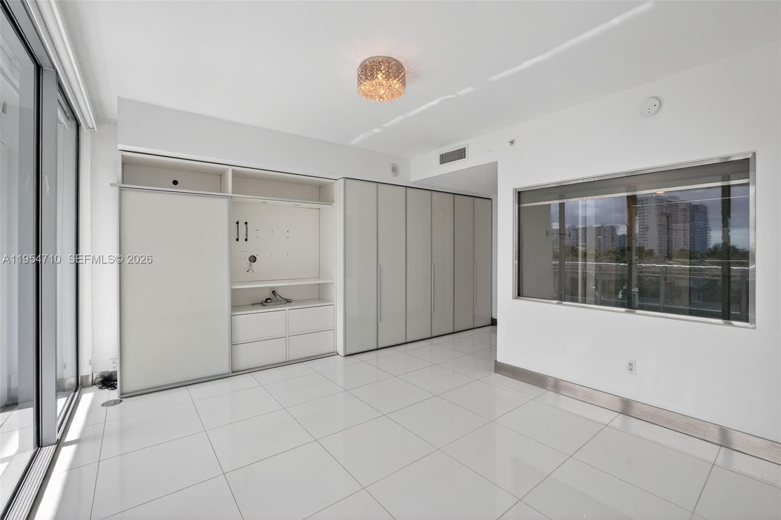 2950 NE 188th St # 302, Aventura FL 33180 — 40