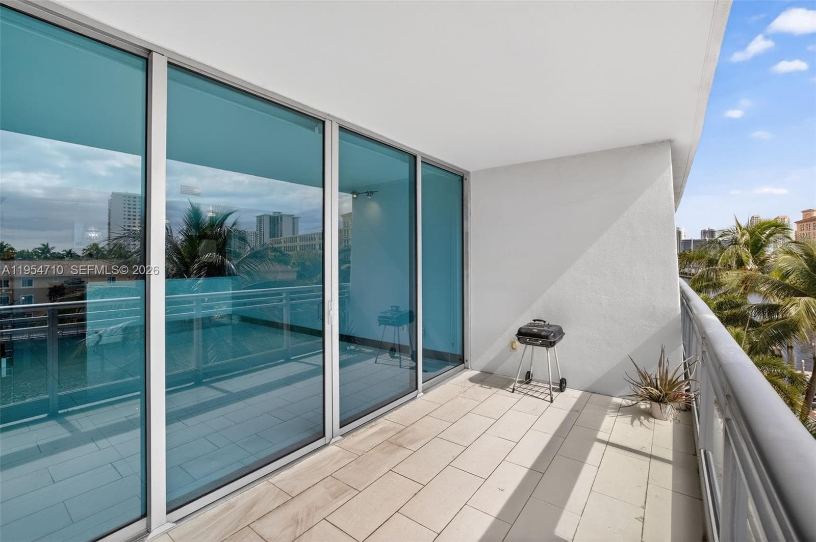 2950 NE 188th St # 302, Aventura FL 33180 — 35
