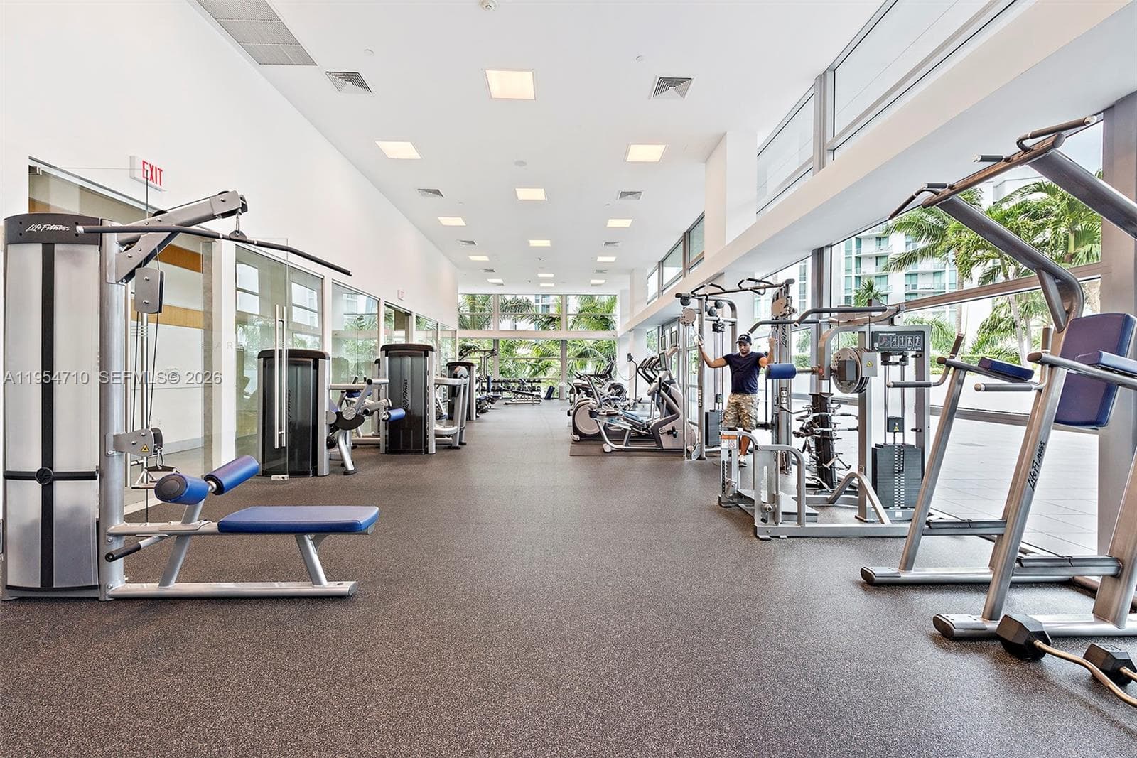 2950 NE 188th St # 302, Aventura FL 33180 — 83