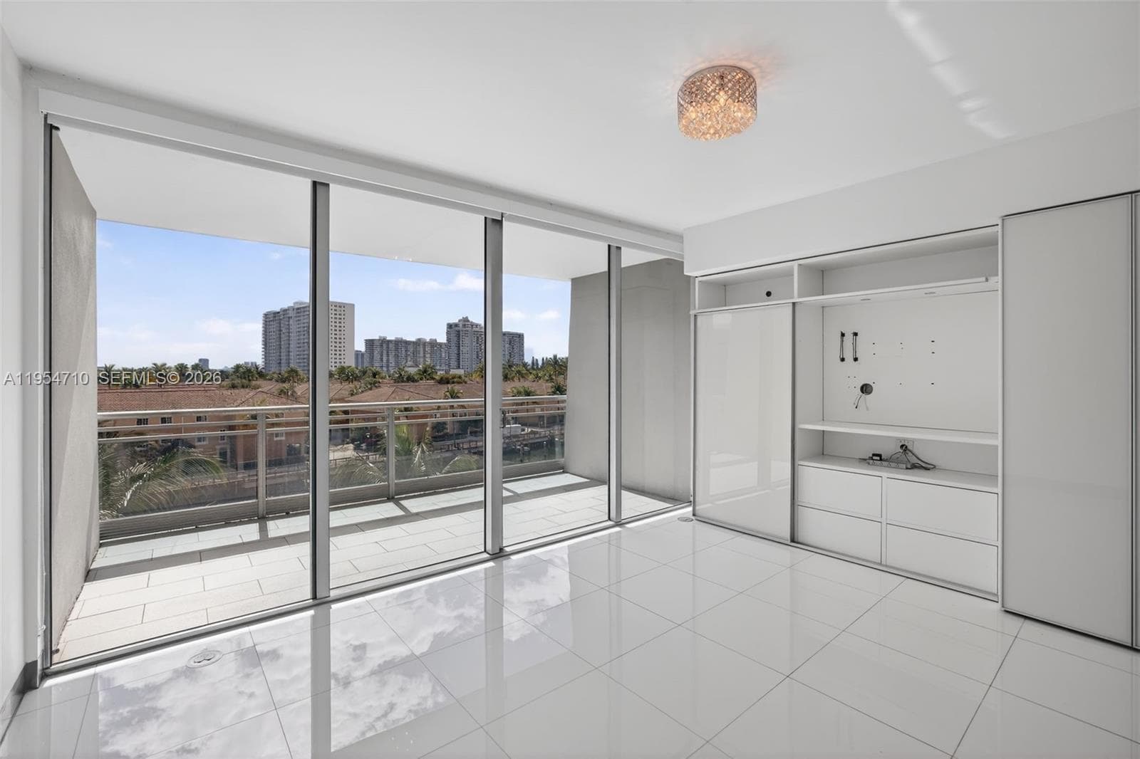 2950 NE 188th St # 302, Aventura FL 33180 — 39