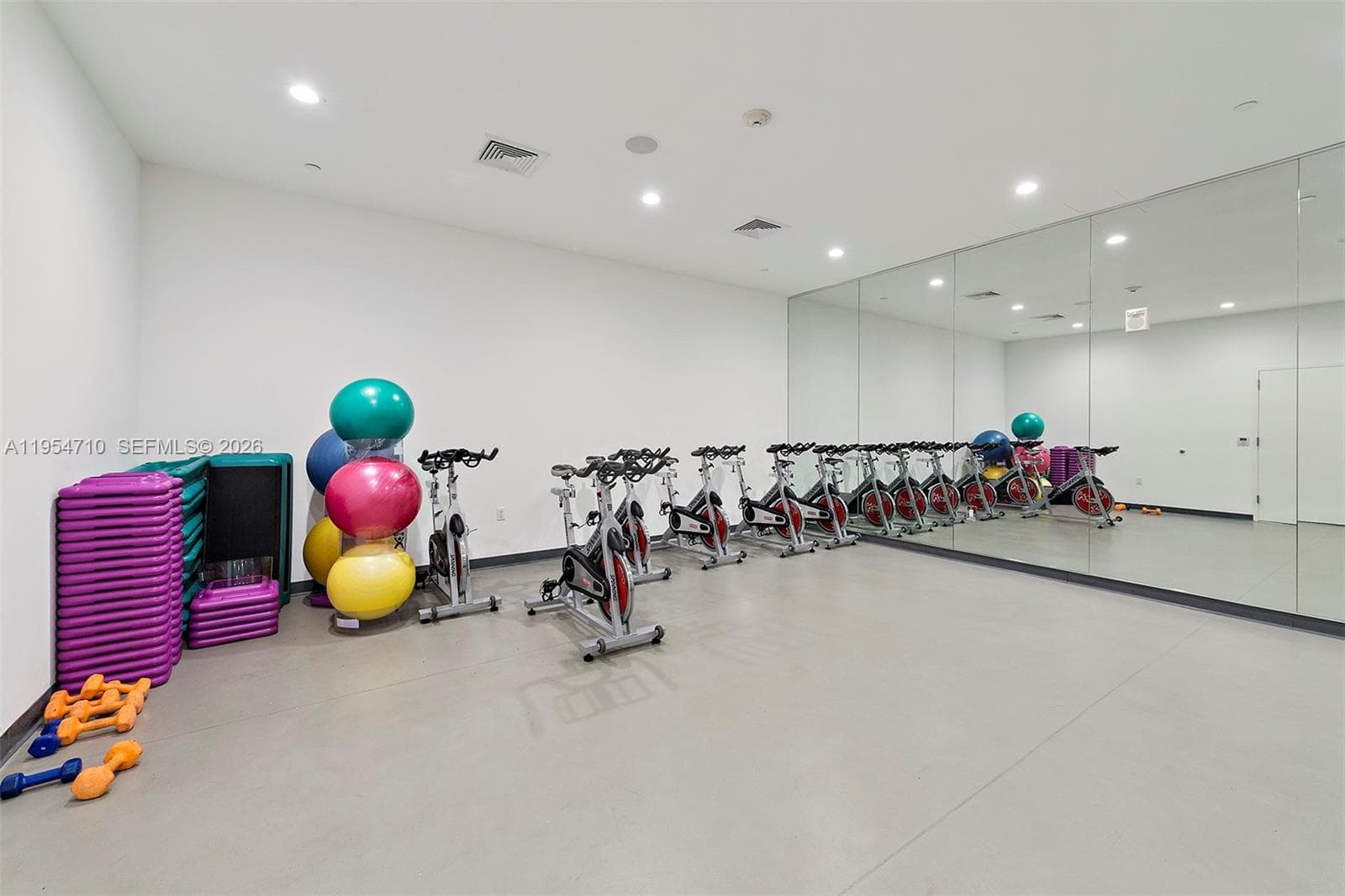 2950 NE 188th St # 302, Aventura FL 33180 — 87