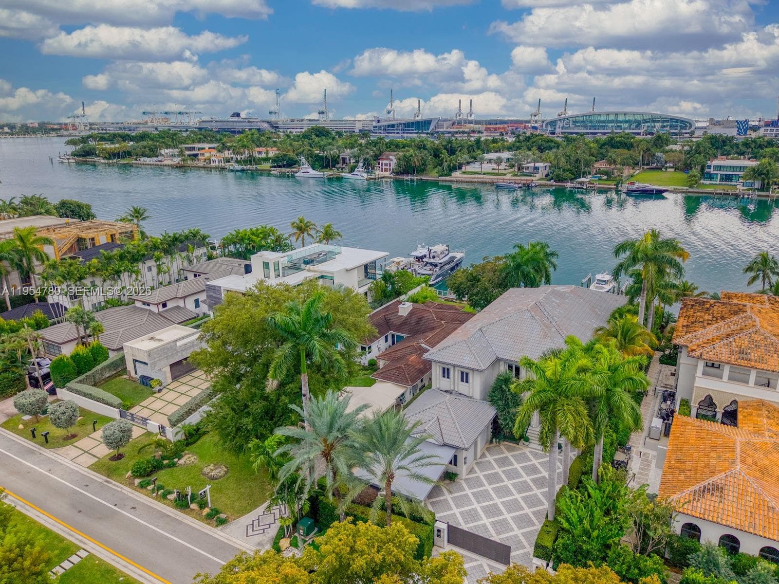 170 S Hibiscus Dr, Miami Beach FL 33139 — 11