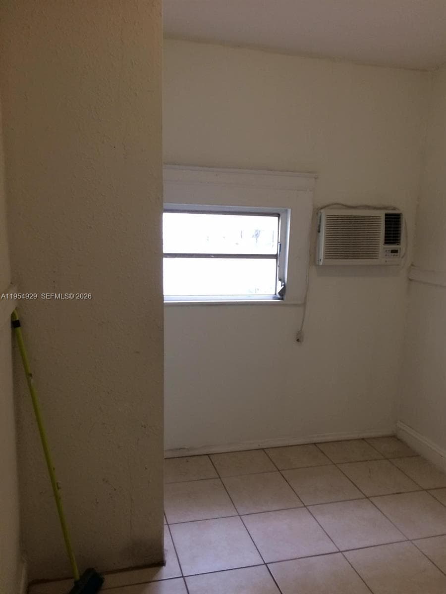 114 NW 10th Ave, Miami FL 33128 — 10