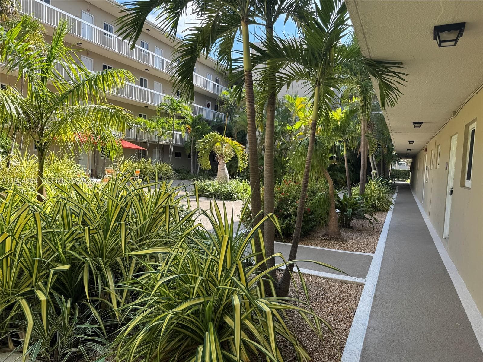 Village Of Kings Creek Co, Miami, FL — 27