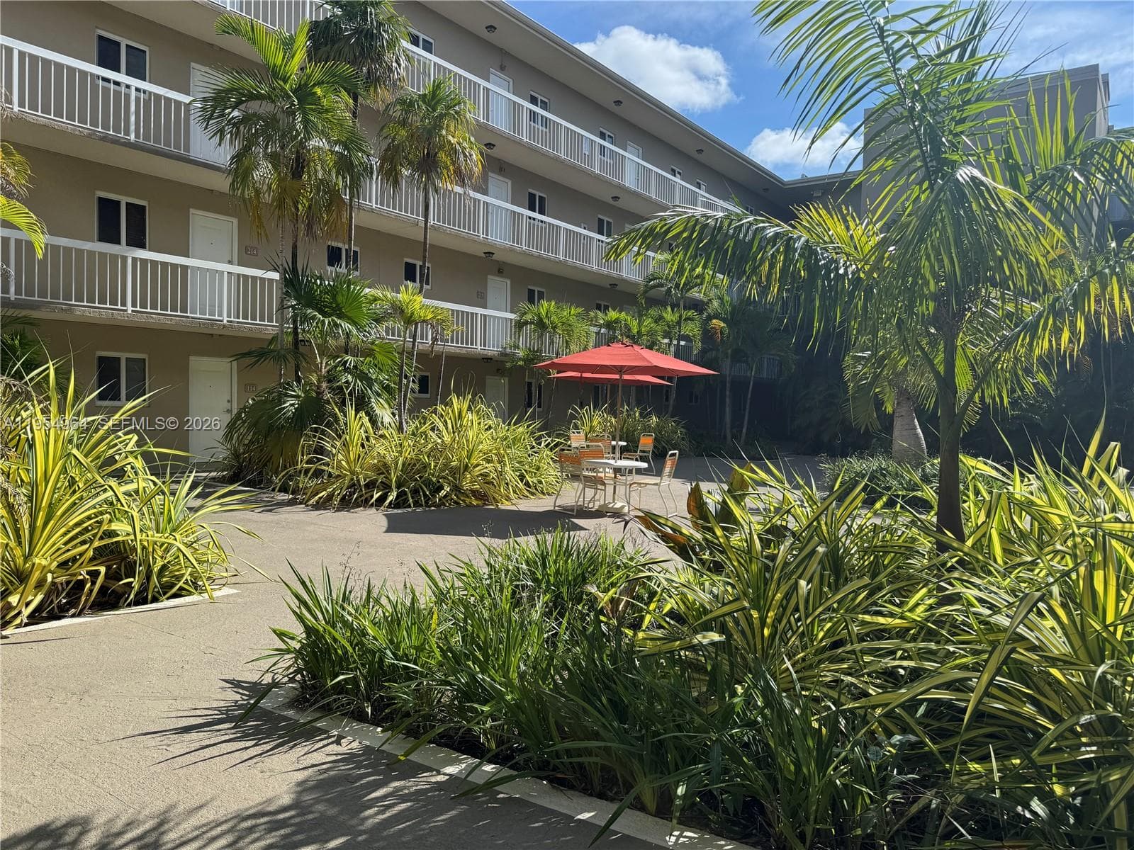 Village Of Kings Creek Co, Miami, FL — 16