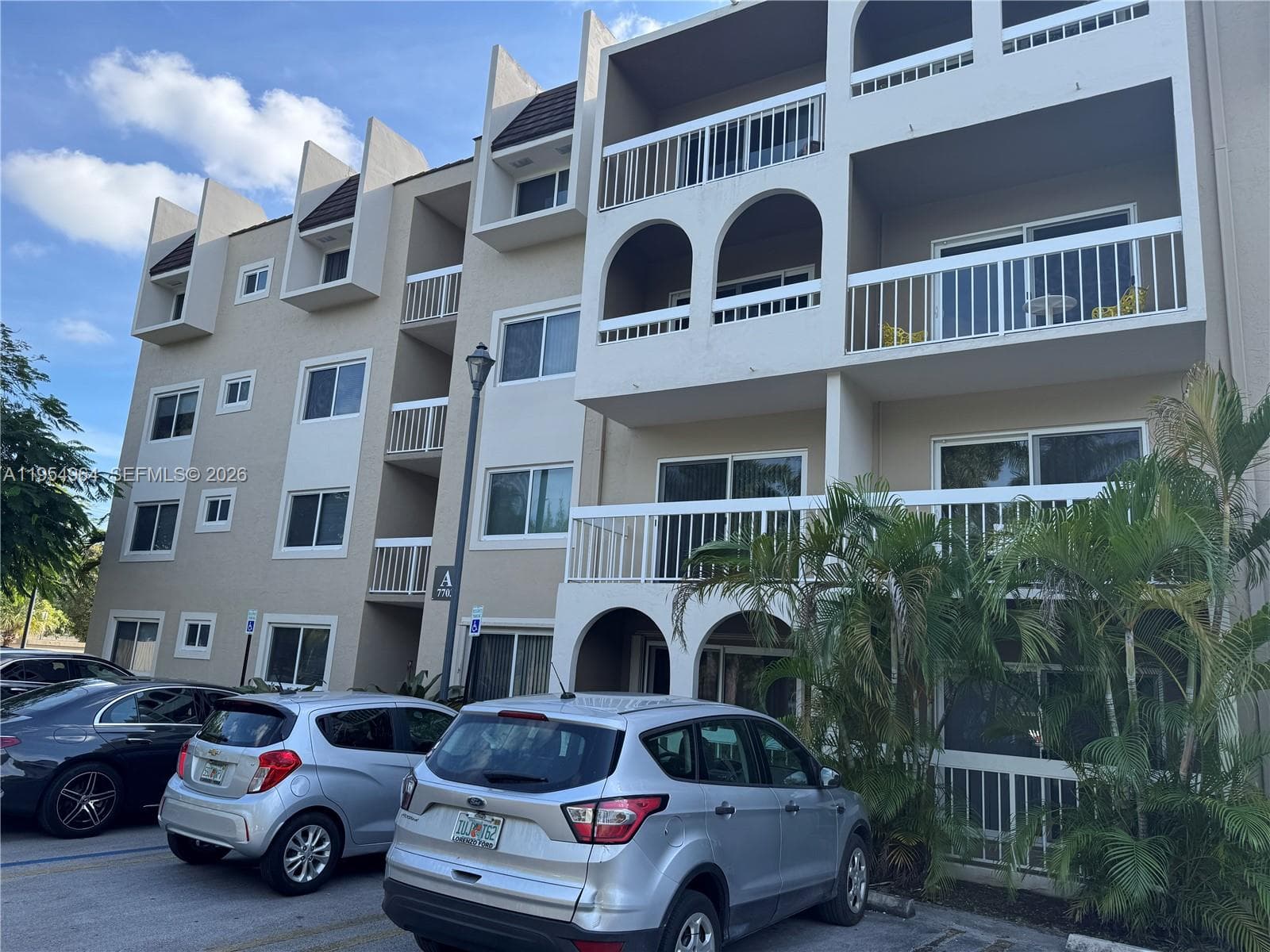 Village Of Kings Creek Co, Miami, FL — 34