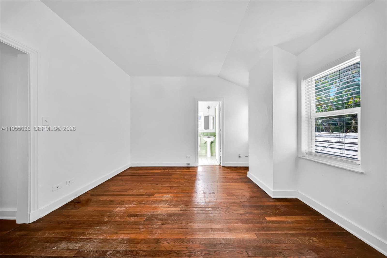 520 Morningside Dr, Miami Springs FL 33166 — 43