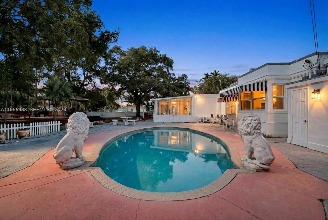 520 Morningside Dr, Miami Springs FL 33166 — 49