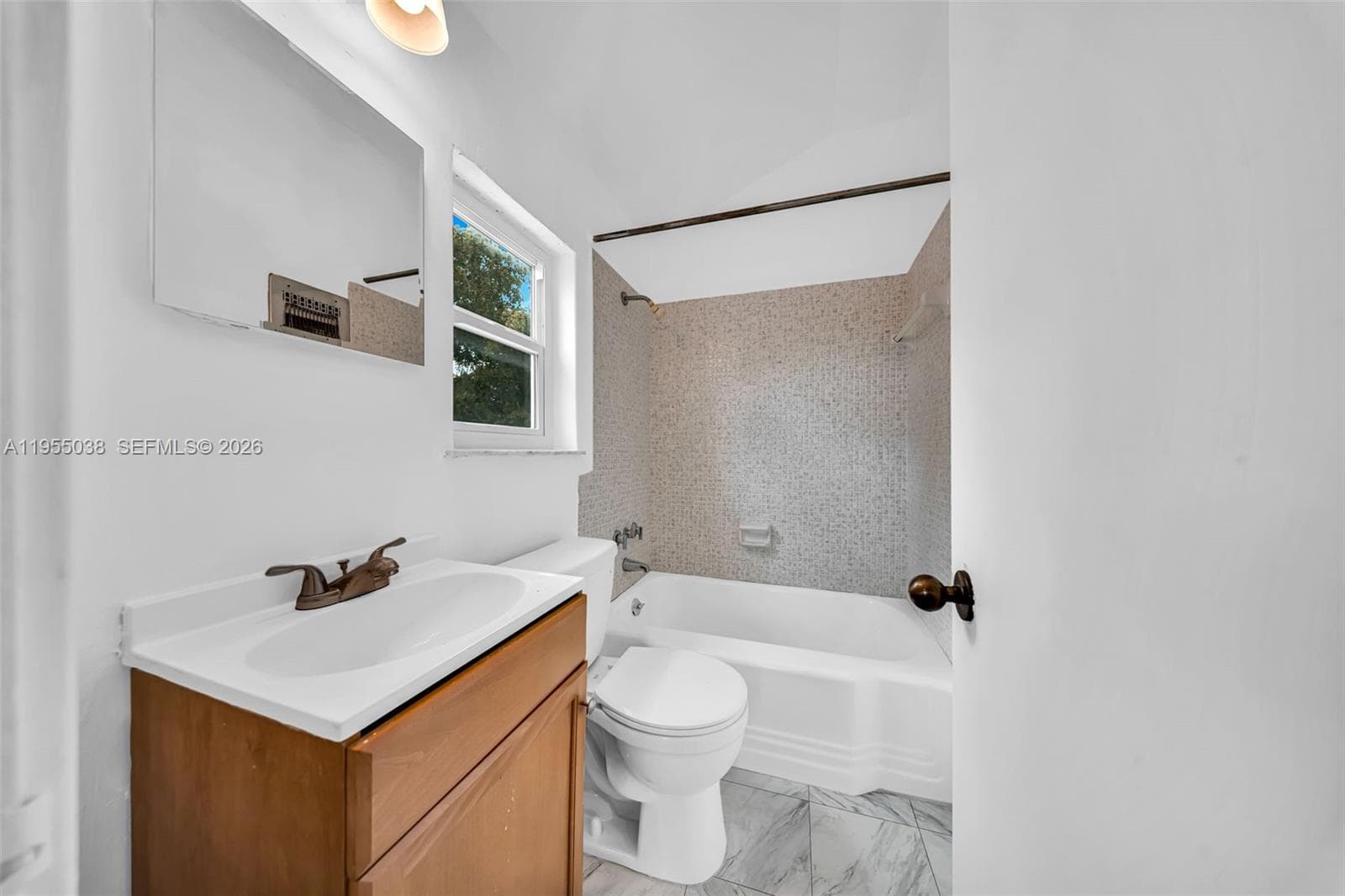 520 Morningside Dr, Miami Springs FL 33166 — 40
