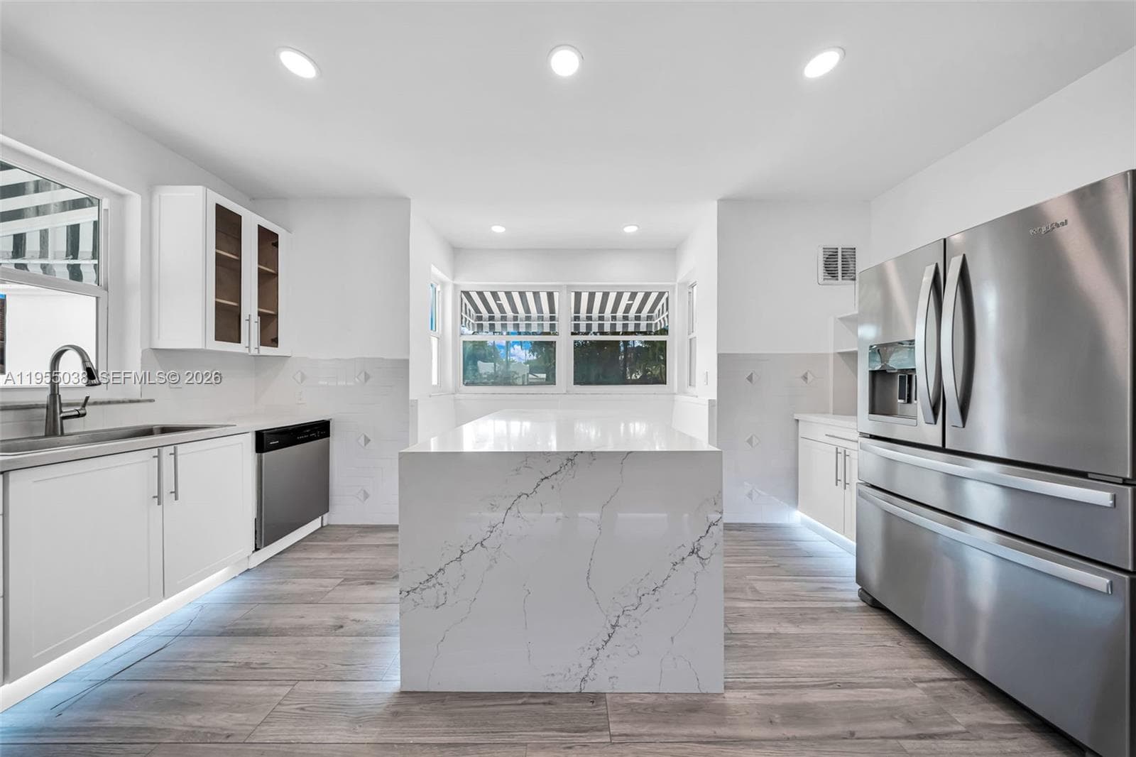 520 Morningside Dr, Miami Springs FL 33166 — 29