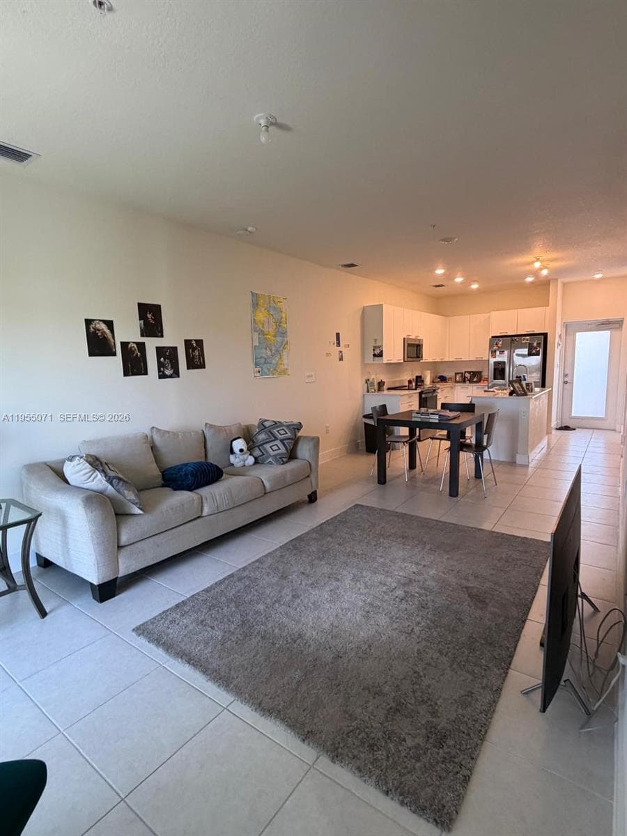 8001 NW 41st St # 310, Doral FL 33166 — 2