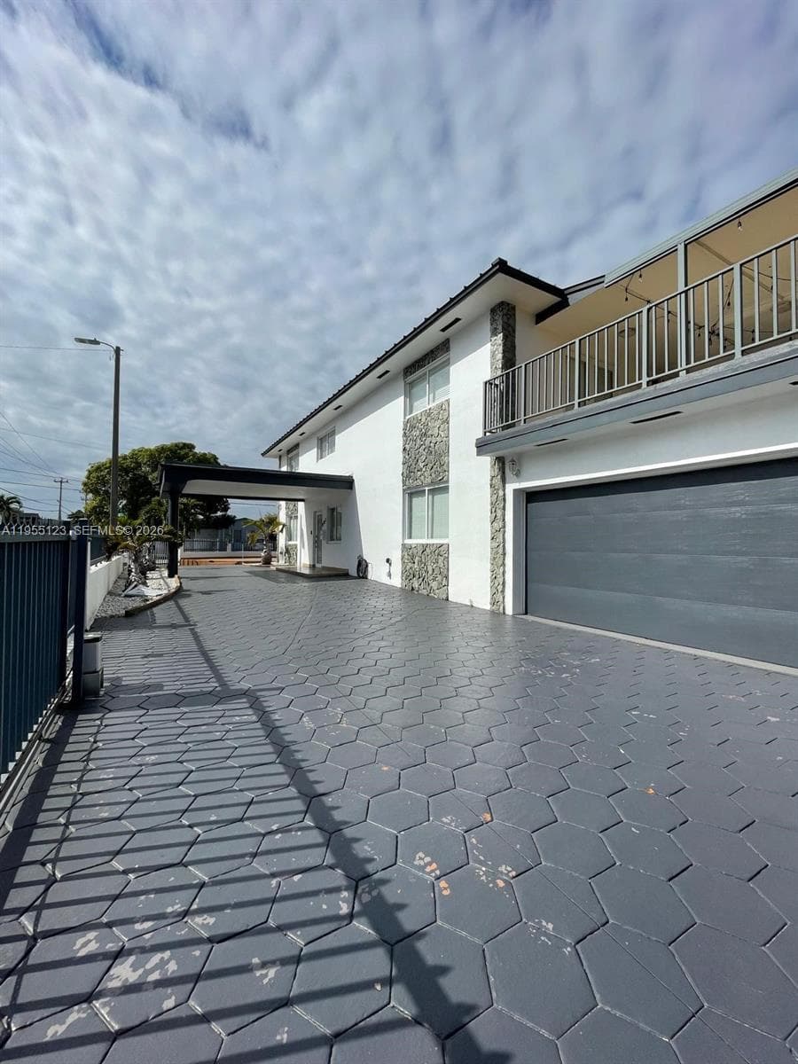 901 NW 22nd Pl, Miami FL 33125 — 52
