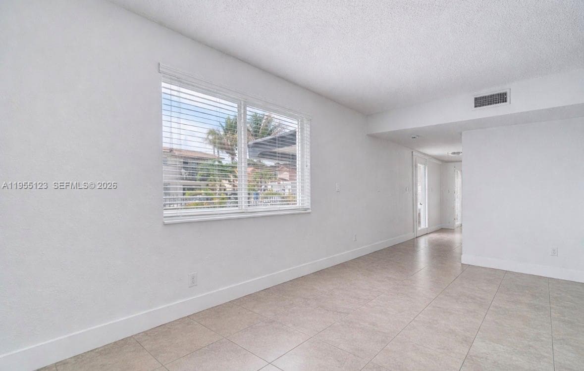 901 NW 22nd Pl, Miami FL 33125 — 17