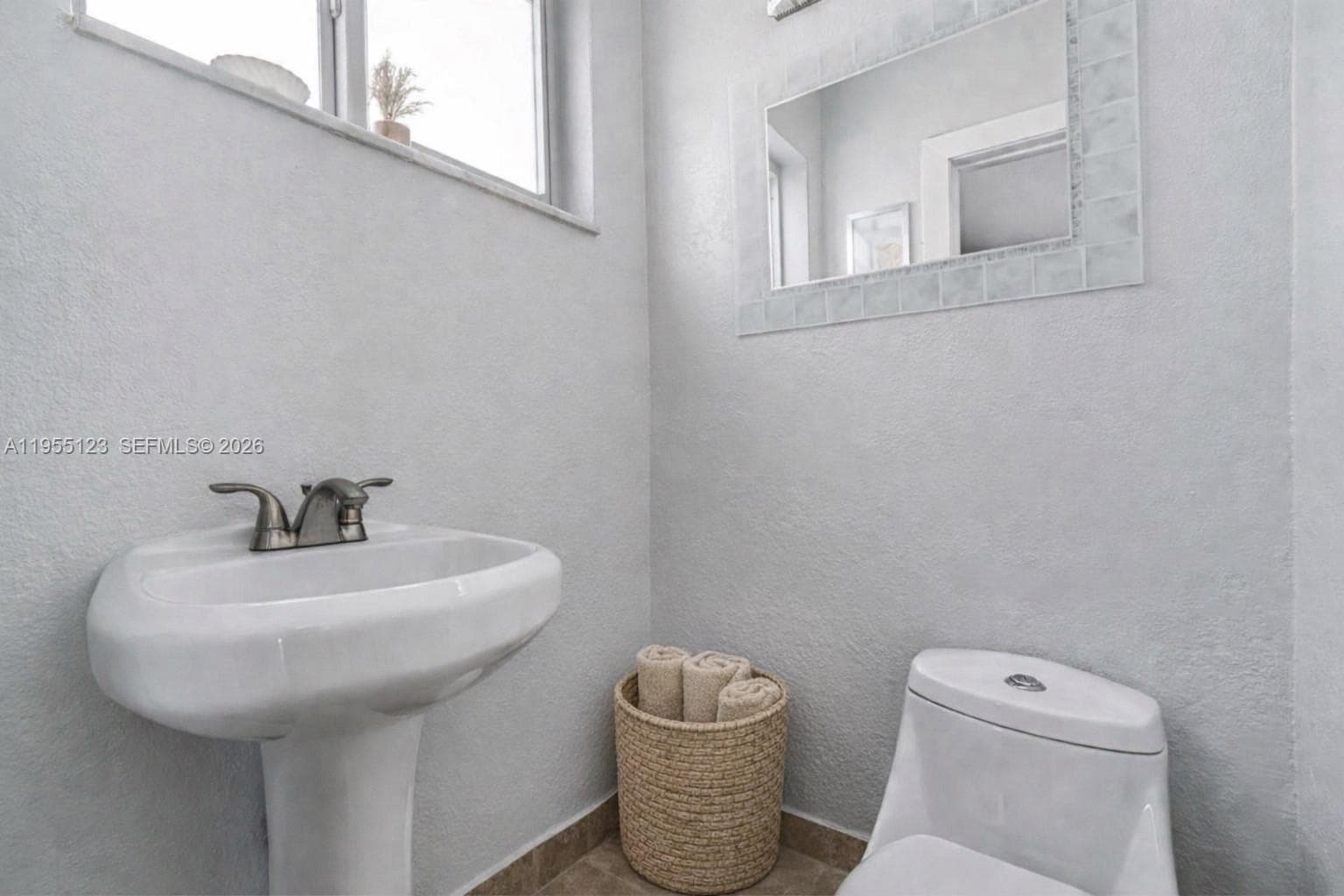 901 NW 22nd Pl, Miami FL 33125 — 22