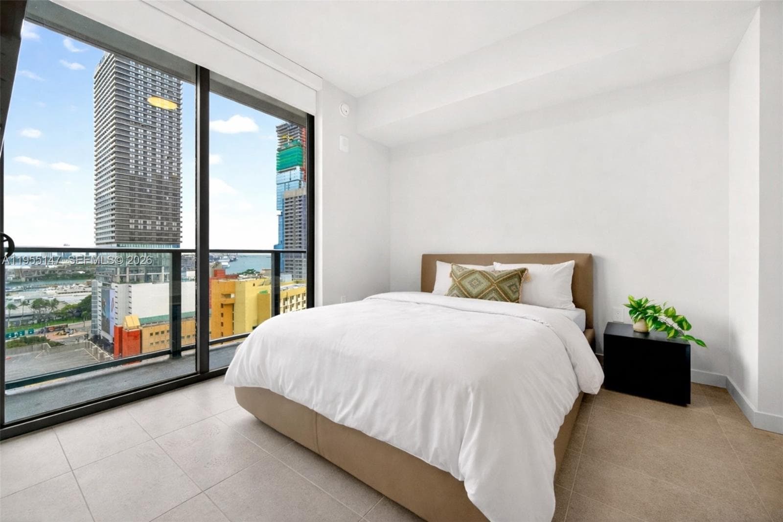 121 NE 5th Street # 1913, Miami FL 33132 — 4