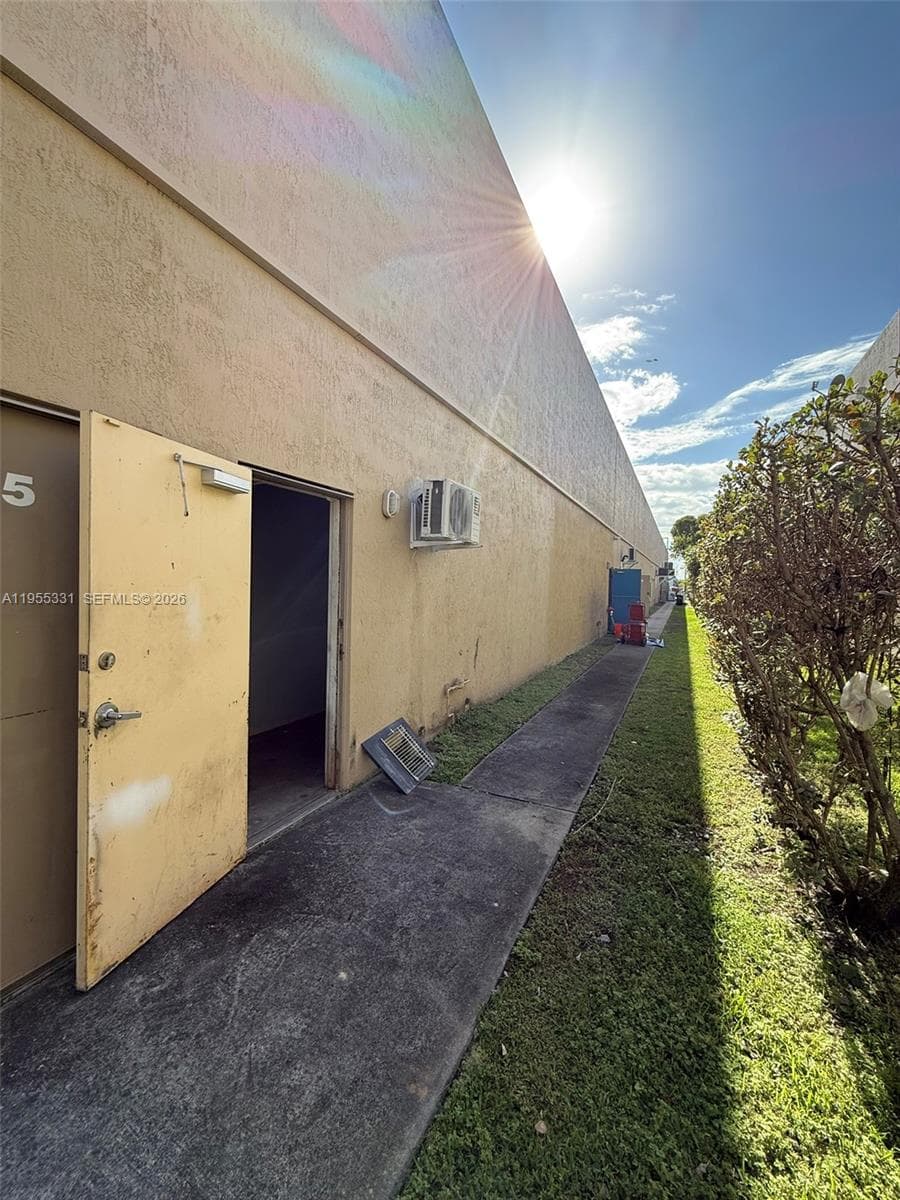 15075 SW 137th St # 6, Miami FL 33196 — 11