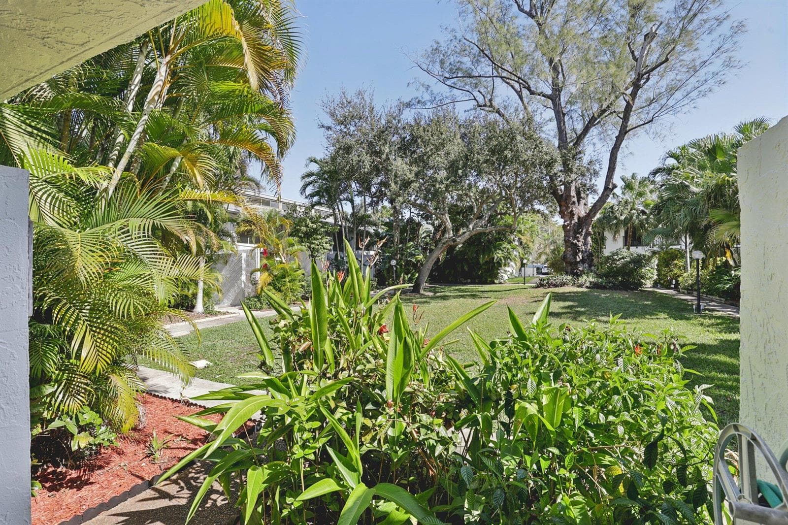 19232 NE 25th Avenue # 221b, Miami FL 33180 — 2