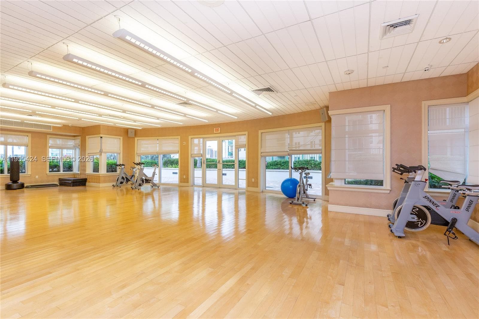 20000 E Country Club Dr # 402, Aventura FL 33180 — 27
