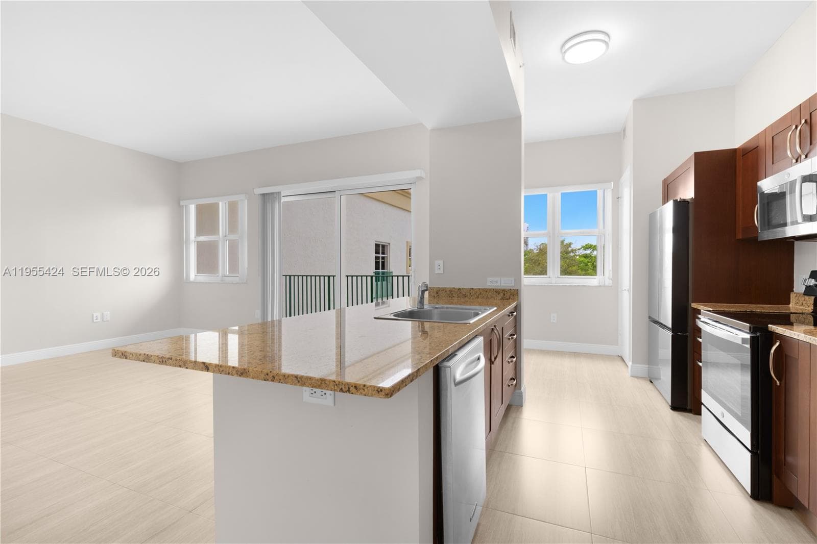 20000 E Country Club Dr # 402, Aventura FL 33180 — 12