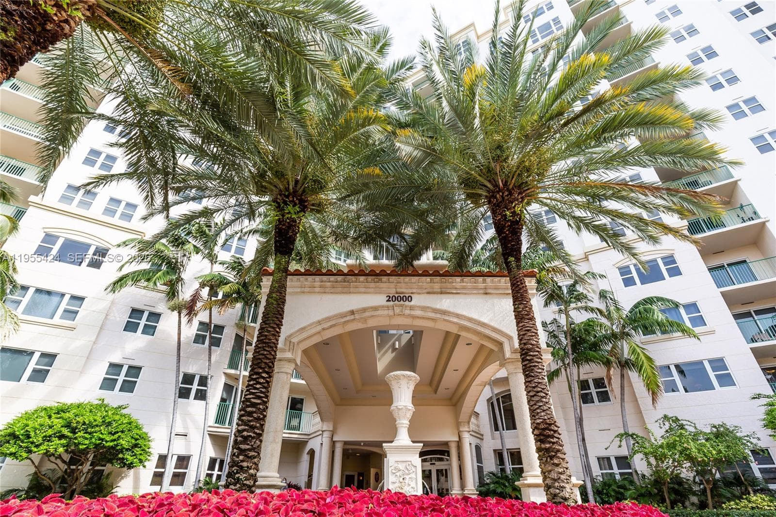20000 E Country Club Dr # 402, Aventura FL 33180 — 36