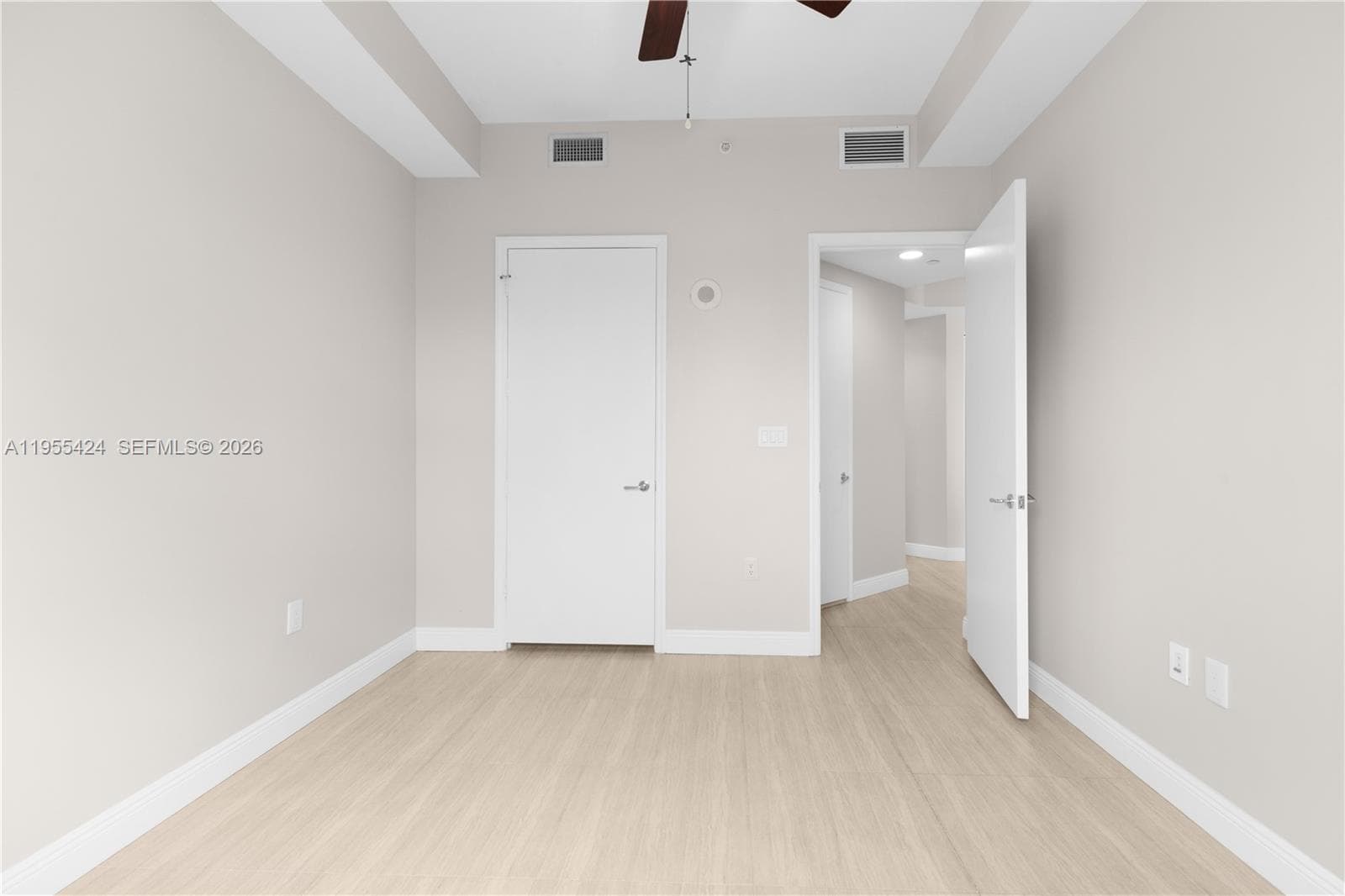 20000 E Country Club Dr # 402, Aventura FL 33180 — 20