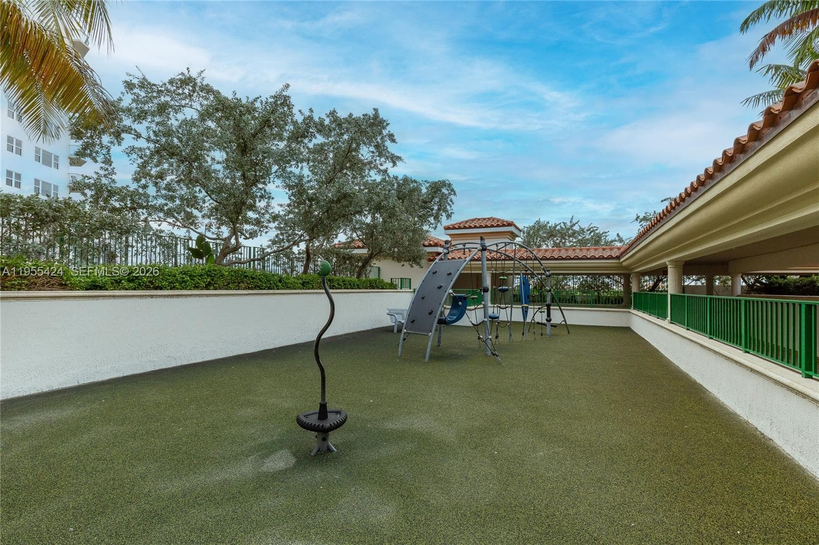20000 E Country Club Dr # 402, Aventura FL 33180 — 33