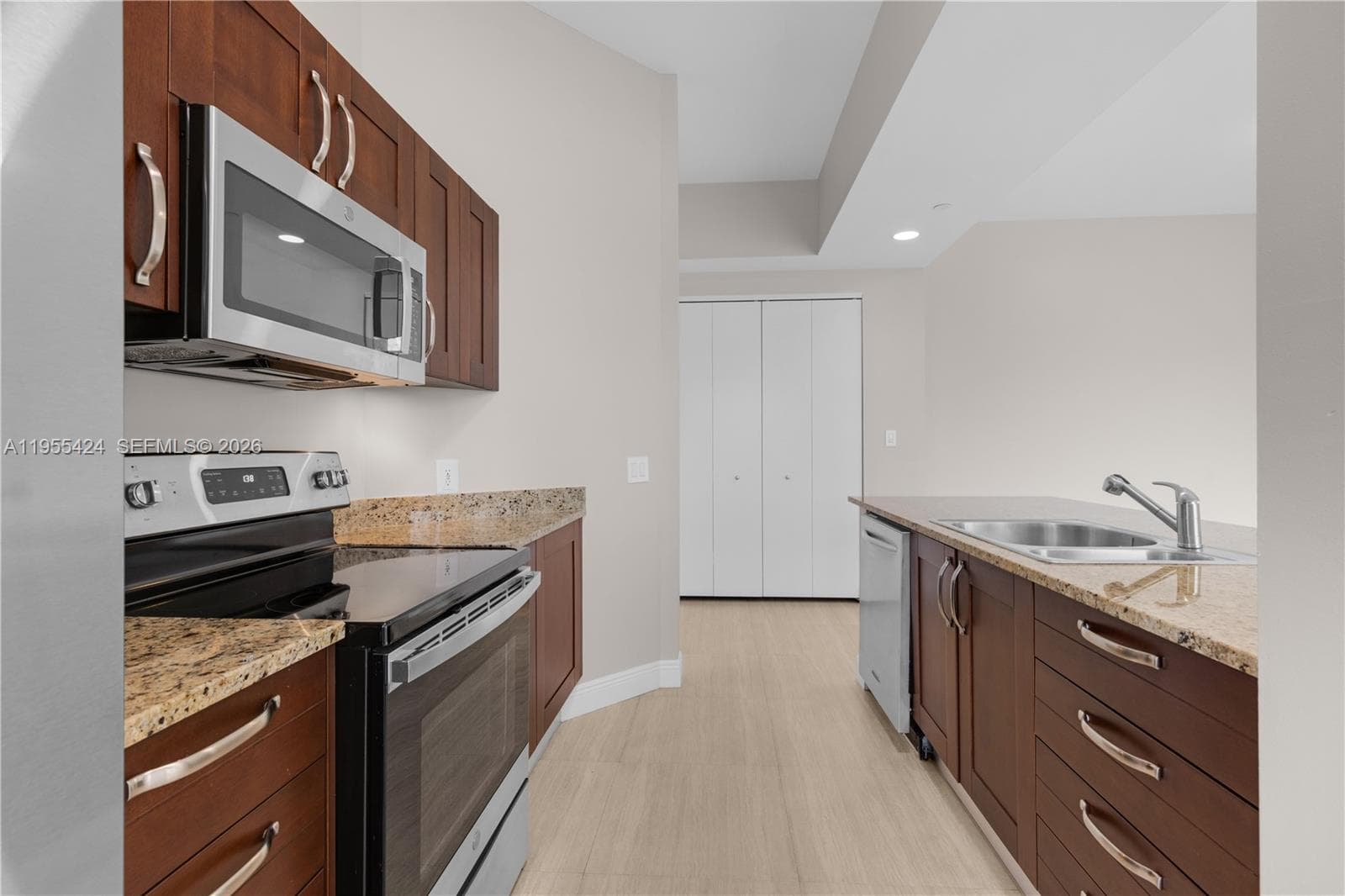 20000 E Country Club Dr # 402, Aventura FL 33180 — 11