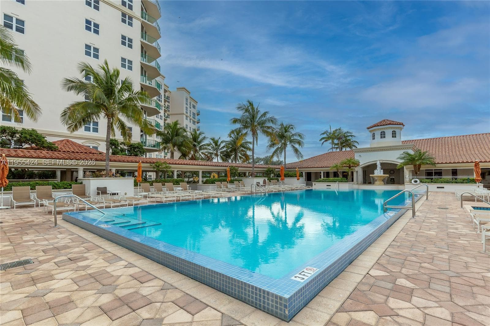 20000 E Country Club Dr # 402, Aventura FL 33180 — 25