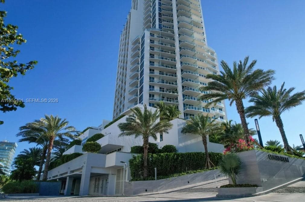 50 S Pointe Dr # 609, Miami Beach FL 33139 — 30