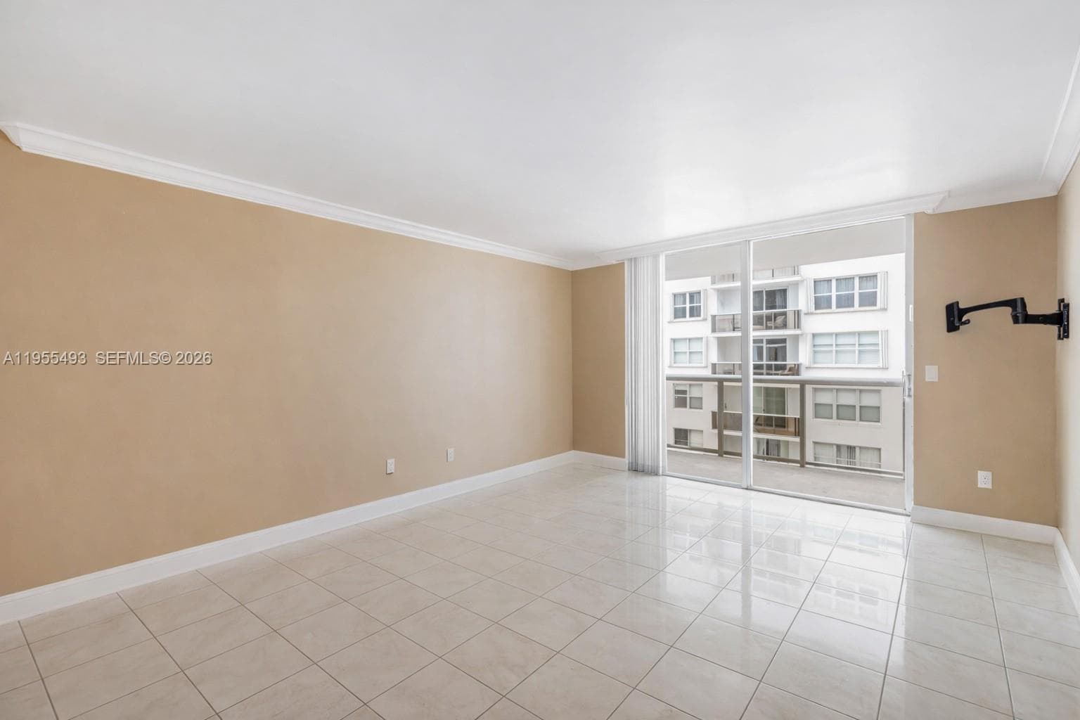 6039 Collins Ave # 1206, Miami Beach FL 33140 — 7