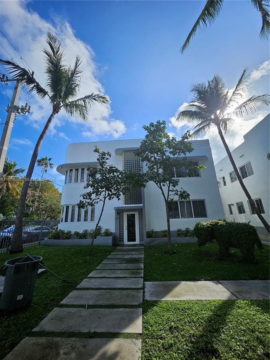 557 Michigan Ave, Miami Beach FL 33139 — 32