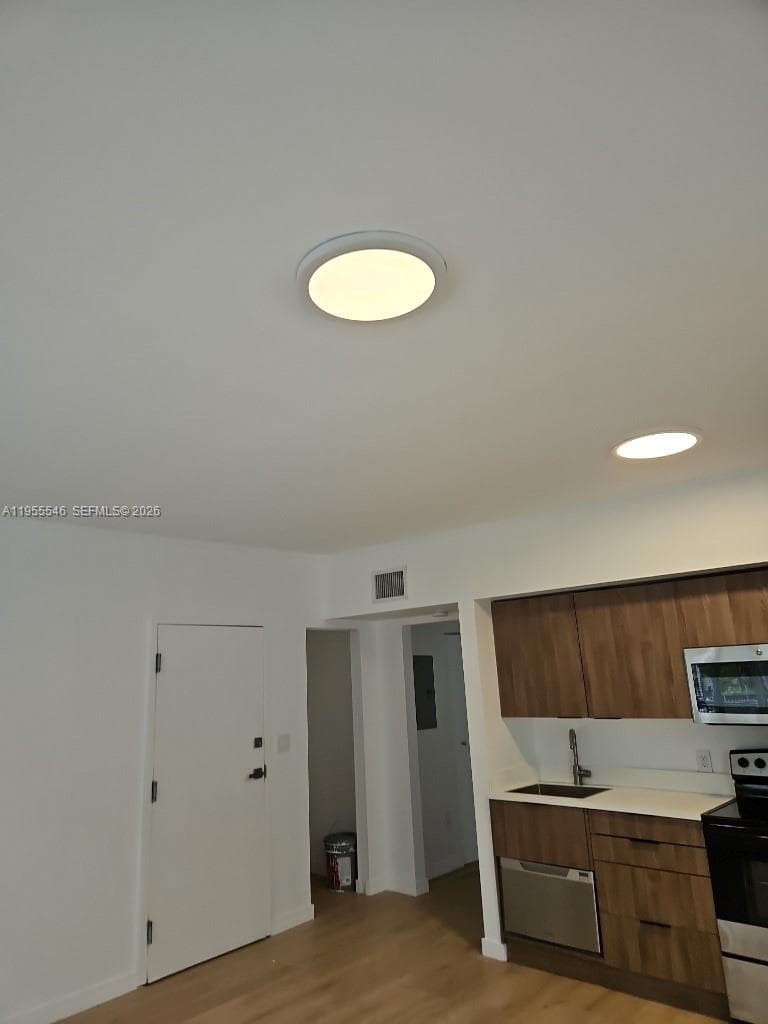 557 Michigan Ave, Miami Beach FL 33139 — 24