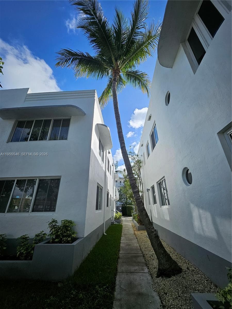 557 Michigan Ave, Miami Beach FL 33139 — 34
