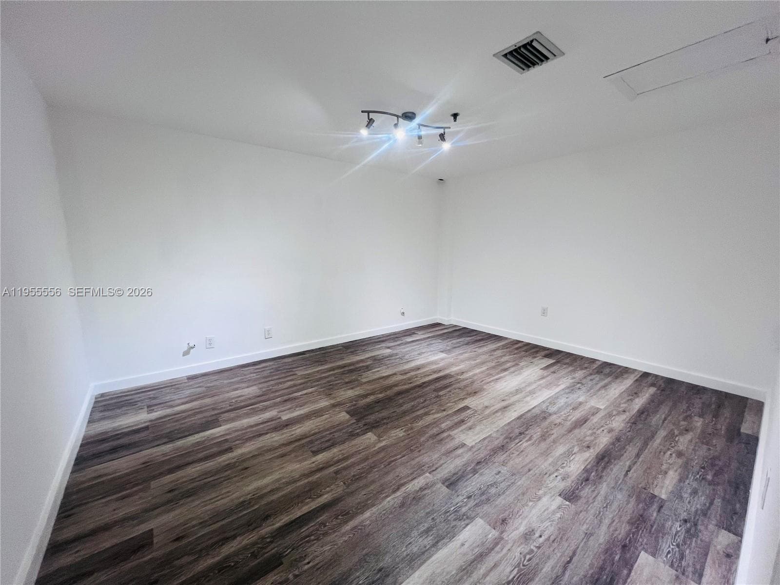 7500 NW 25th St # 256, Miami FL 33122 — 2