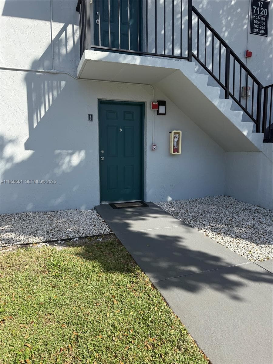 7120 NW 179th St # 105, Hialeah FL 33015 — 1