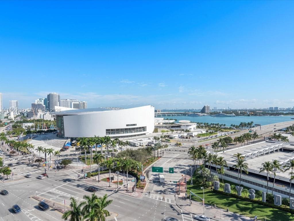 398 NE 5th St # 2314, Miami FL 33132 — 24