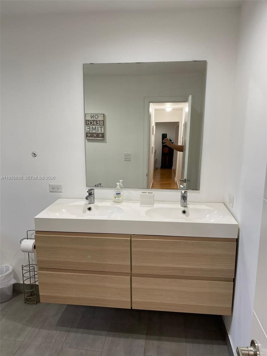 2375 NE 185th St, Miami FL 33180 — 22