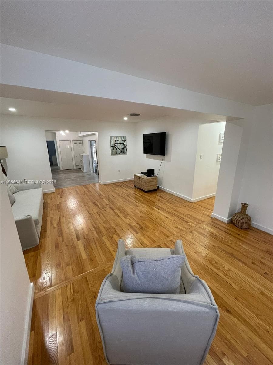 2375 NE 185th St, Miami FL 33180 — 3