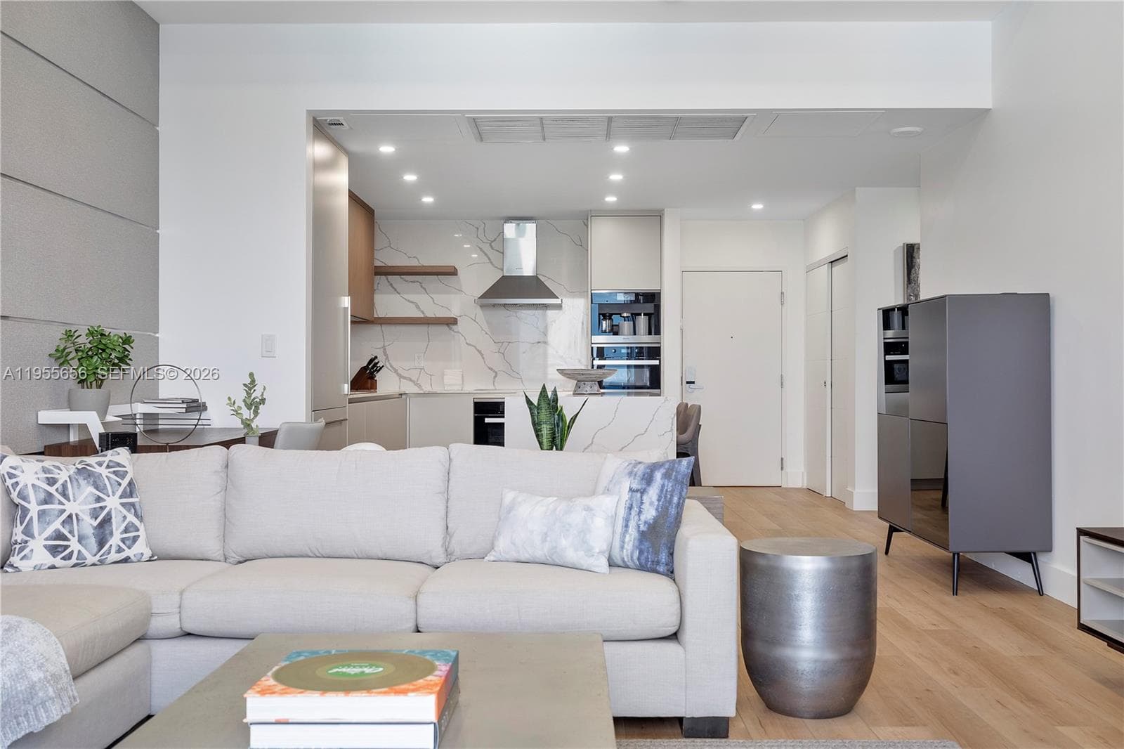 2301 Collins Ave # 1633, Miami Beach FL 33139 — 1