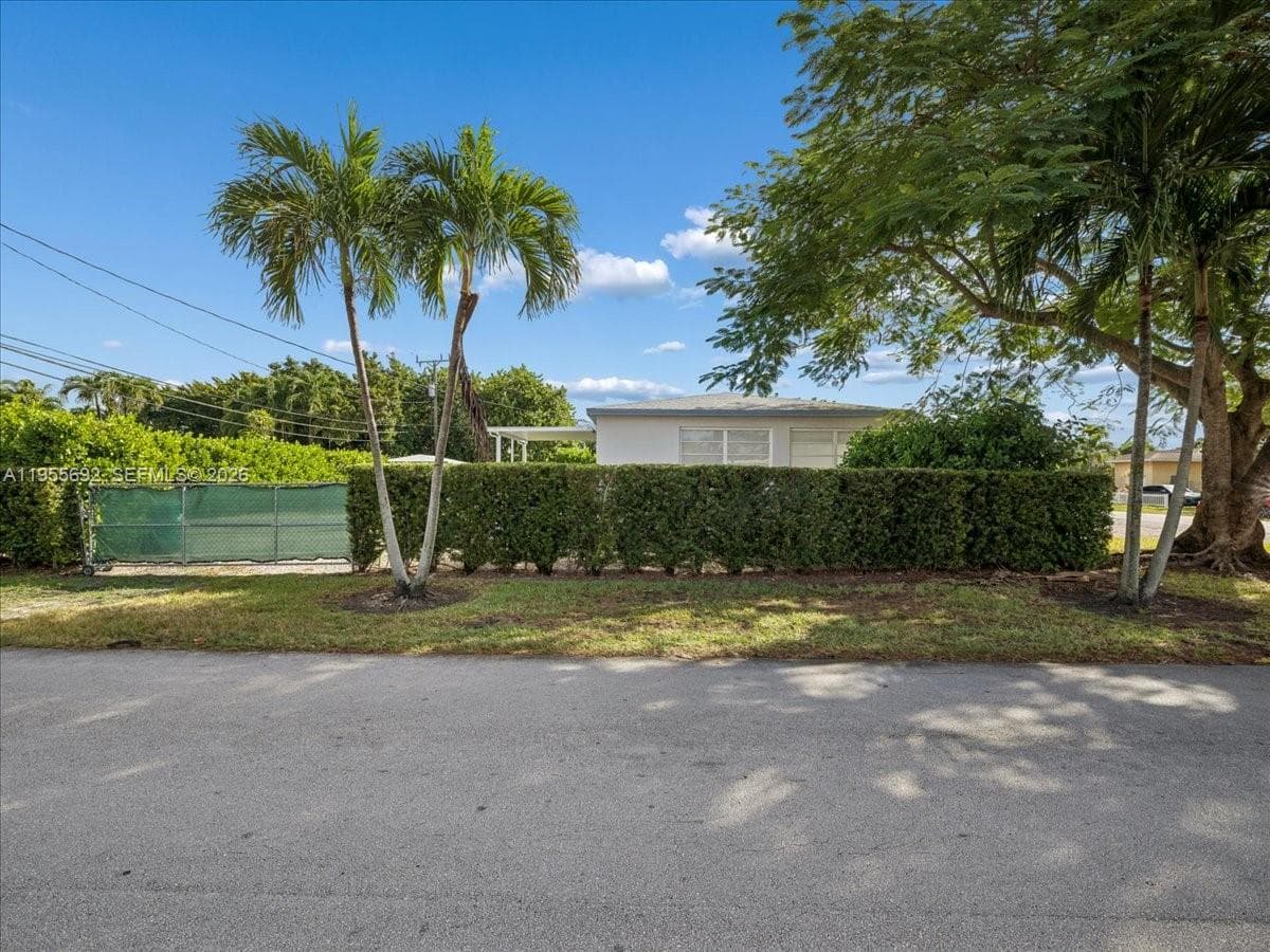 6891 SW 26th Ter, Miami FL 33155 — 2