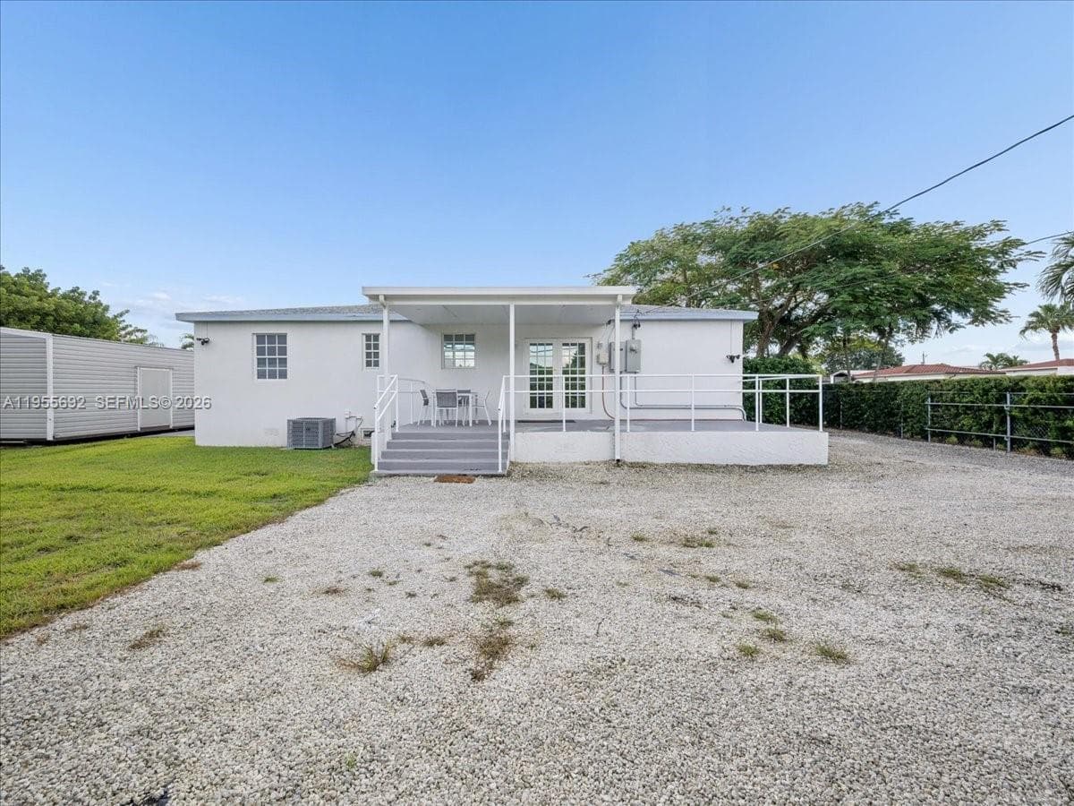 6891 SW 26th Ter, Miami FL 33155 — 26