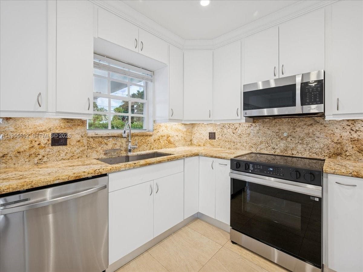 6891 SW 26th Ter, Miami FL 33155 — 9